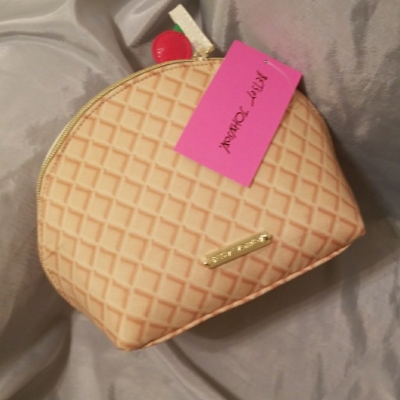 Betsey Johnson ice cream cone cosmetic case - Picture 2 of 2